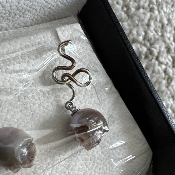 Vermeer Jewelry 925 sterling Silver Skull Pearl carved handmade gothic Earrings - Picture 1 of 3